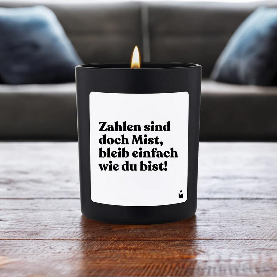 CandleHand Duftkerze Flowery Zahlen sind doch Mist, bleib einfach wie du bist!  