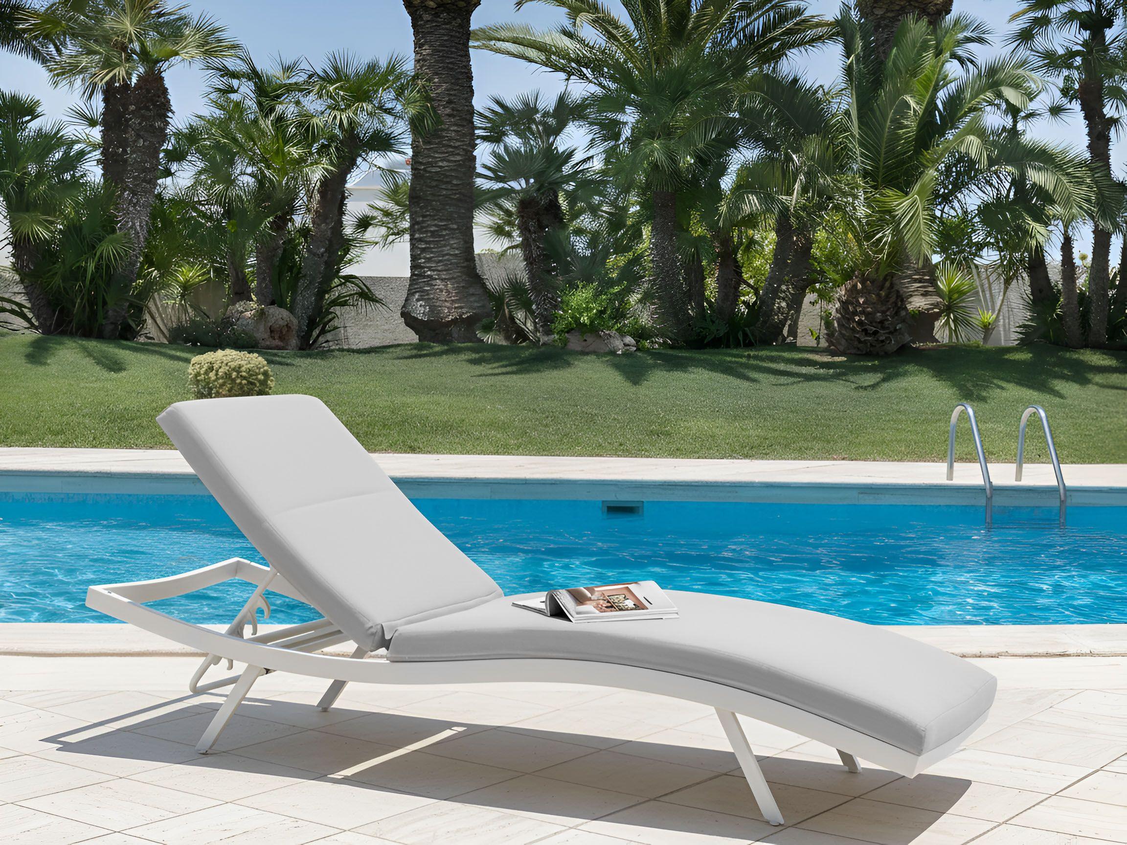 Beliani Transat avec coussin en Aluminium Moderne AMELIA  