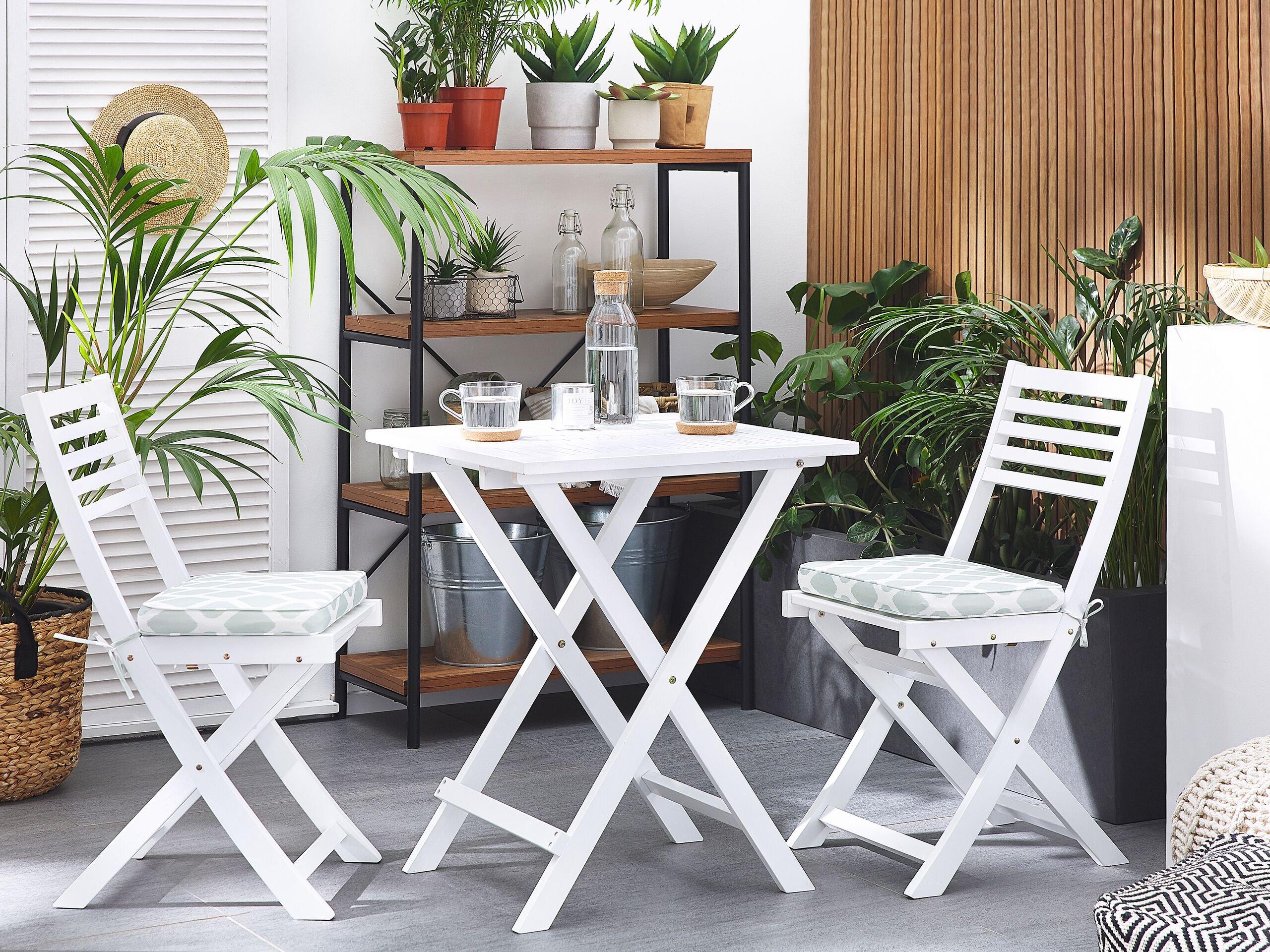 Beliani Bistro Set aus Akazienholz Klassisch FIJI  