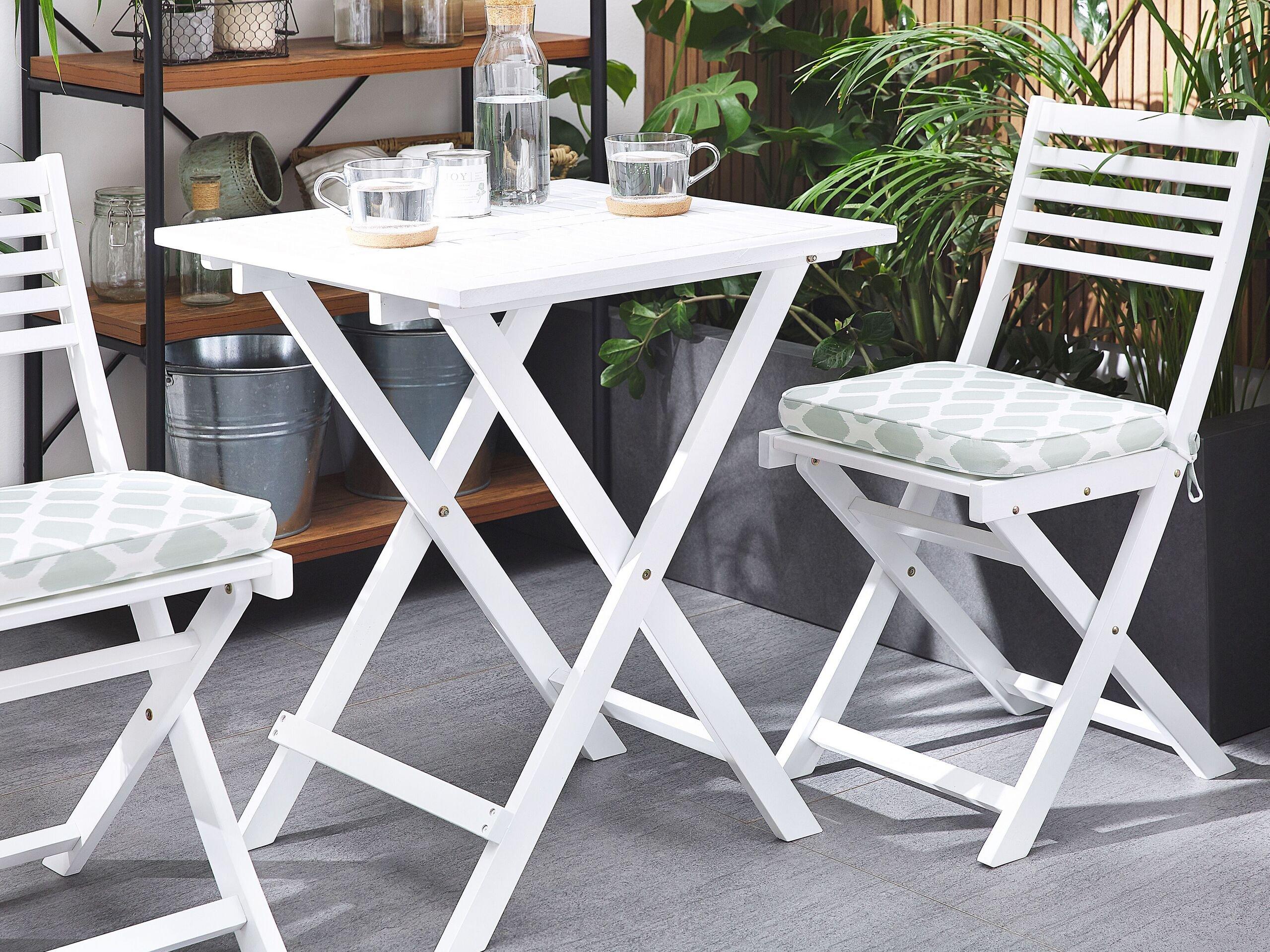 Beliani Bistro Set aus Akazienholz Klassisch FIJI  