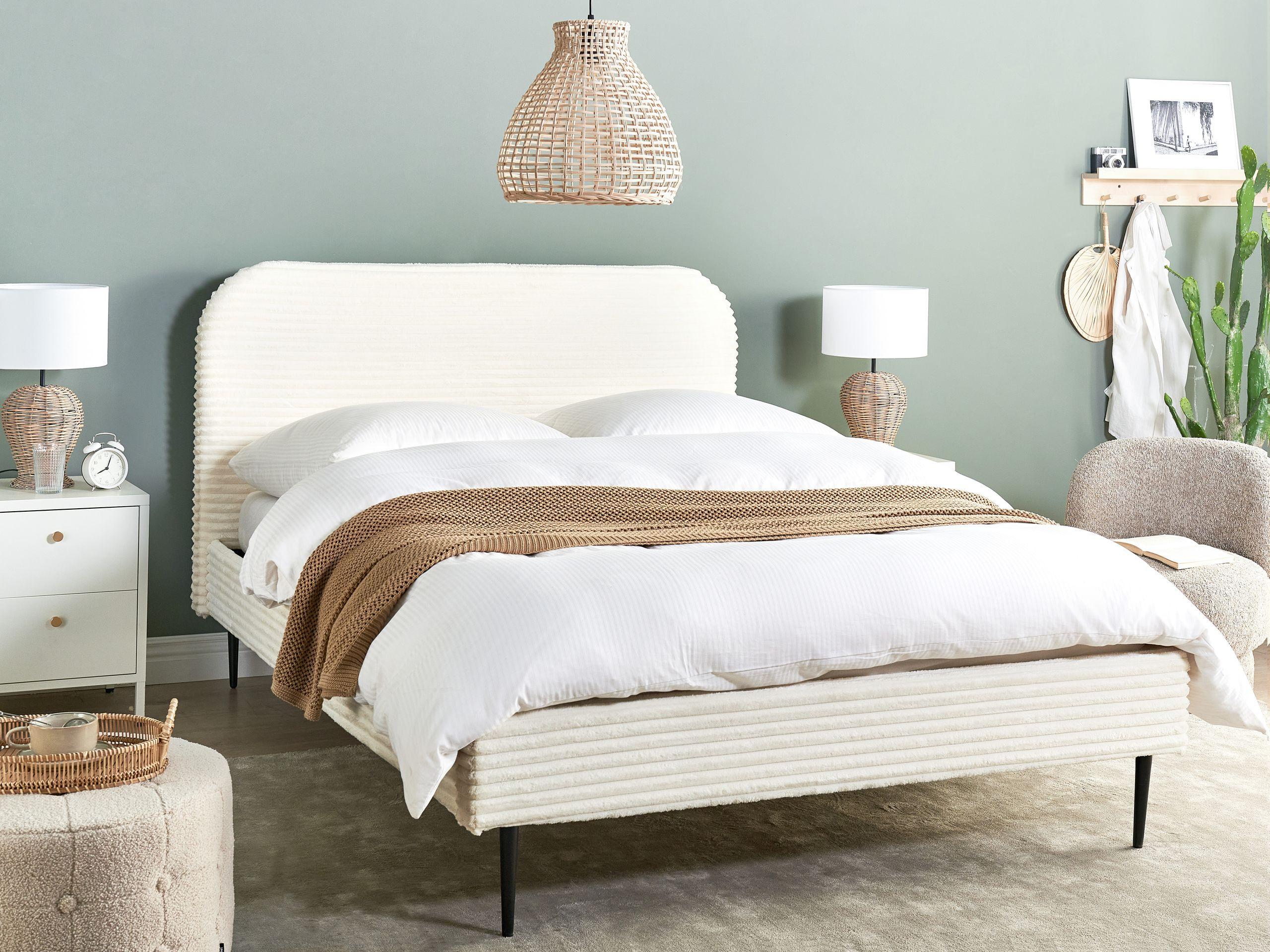 Beliani Lit avec sommier en Velours côtelé Glamour FLAYAT  