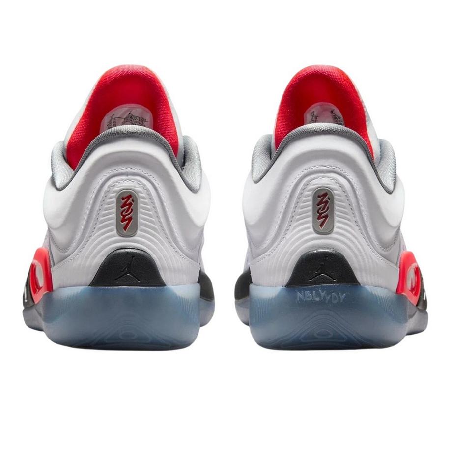 NIKE Chaussures de basket Zion 4 à lacets  