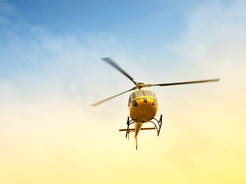 Smartbox  Vol en hélicoptère de 30 minutes avec pilote privé dans les montagnes suisses - Coffret Cadeau 