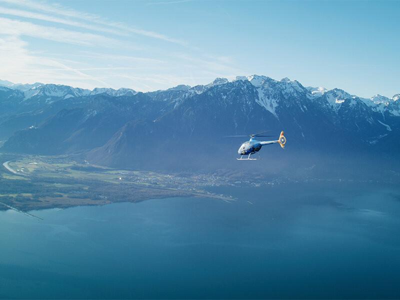 Smartbox  Un volo in elicottero di 30 minuti con pilota privato tra le splendide montagne svizzere - Cofanetto regalo 