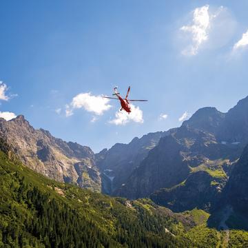 Un volo in elicottero di 30 minuti con pilota privato tra le splendide montagne svizzere - Cofanetto regalo