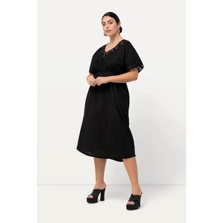 Ulla Popken  Abito dal taglio oversize con ricami, scollo a V e mezze maniche 