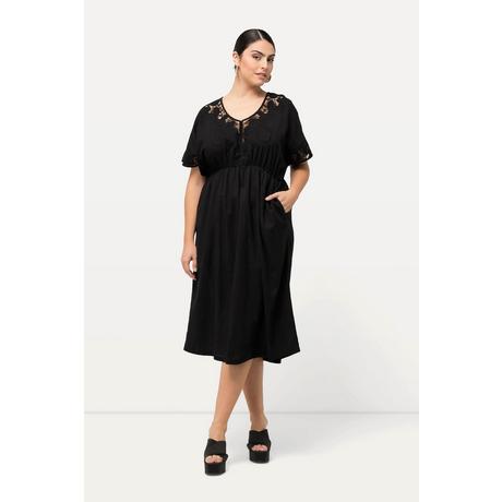Ulla Popken Abito oversize ricamato scollo a V mezze maniche  