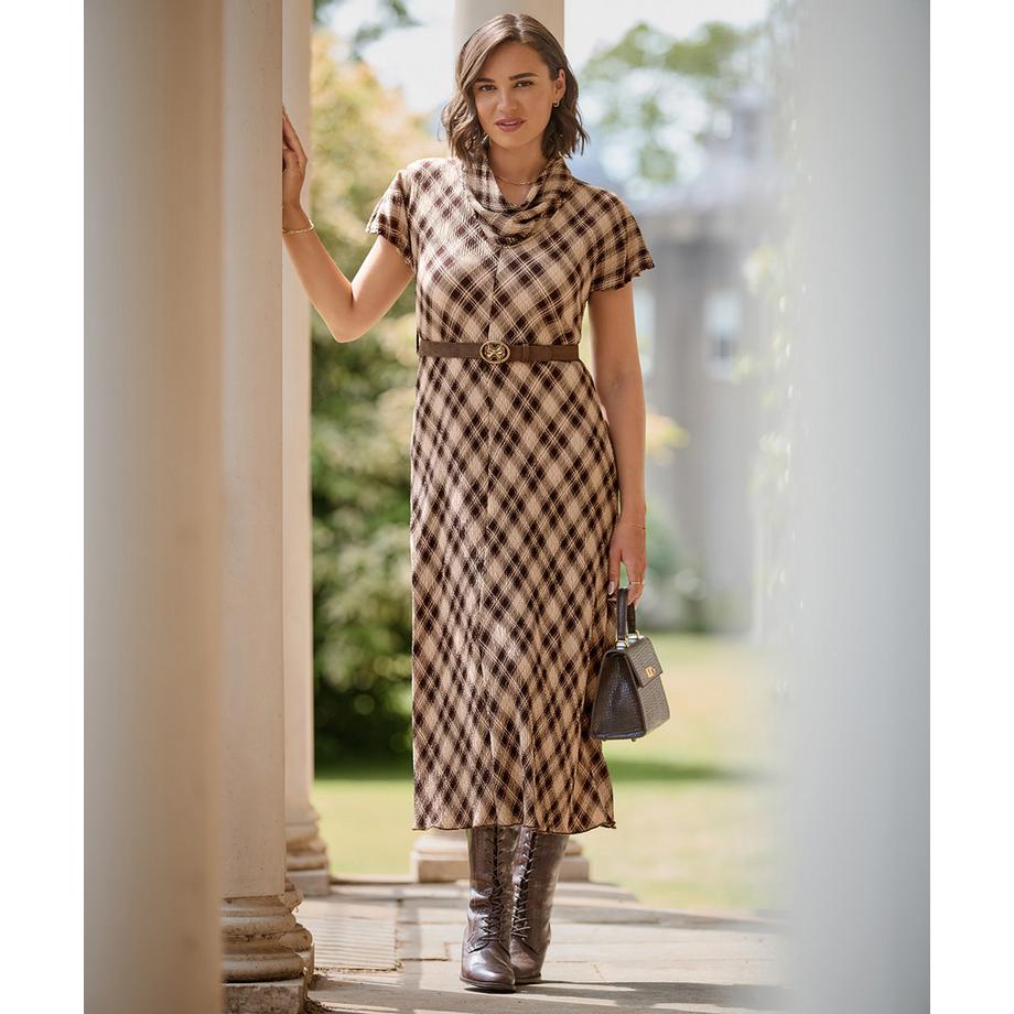 Joe Browns  Robe Longue Plissée à Col Bénitier Hallie 