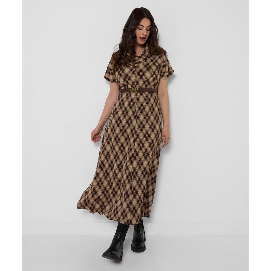 Robe Longue Plissée à Col Bénitier Hallie