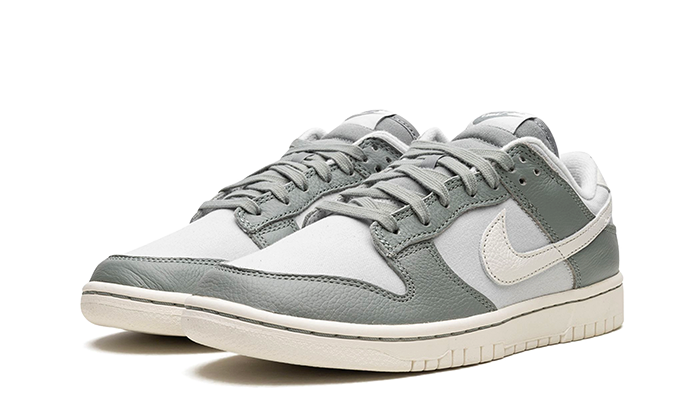 NIKE  Dunk Low Mica Green 