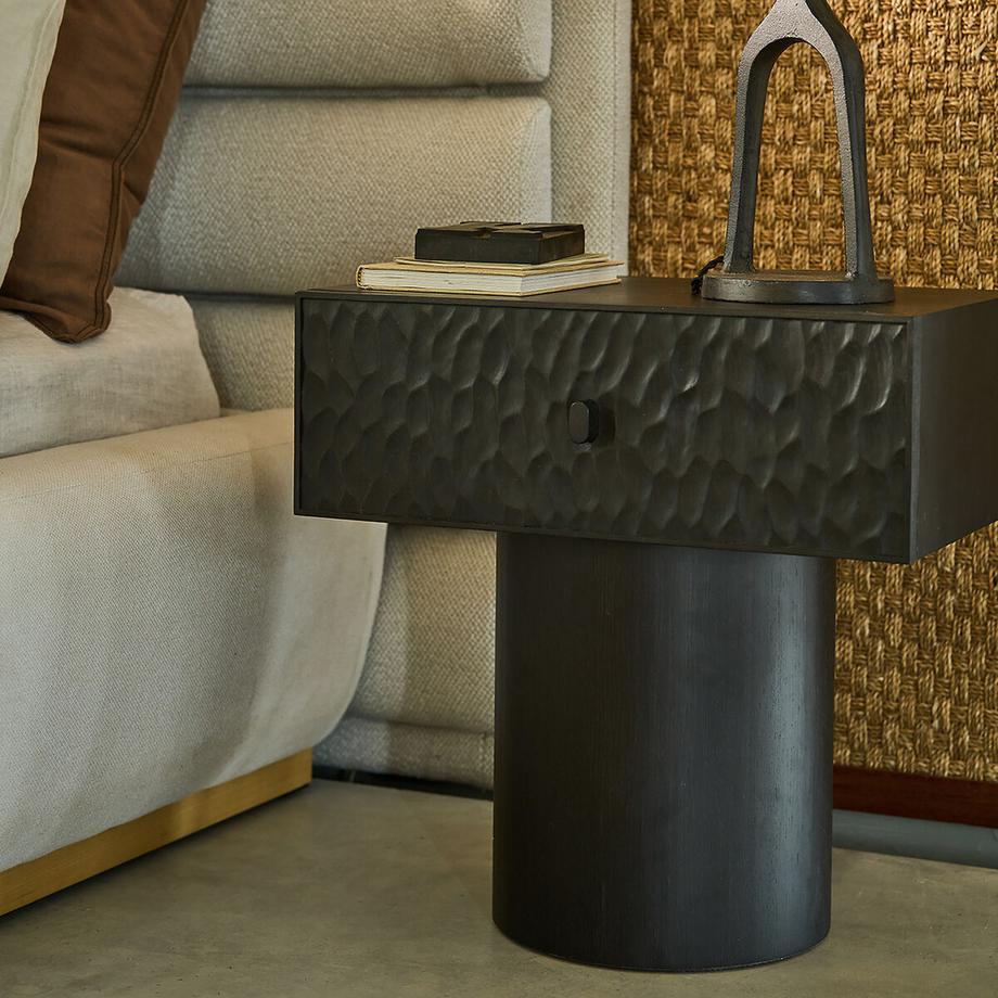 AM.PM Nachttisch aus massiver Eiche und Furnier  