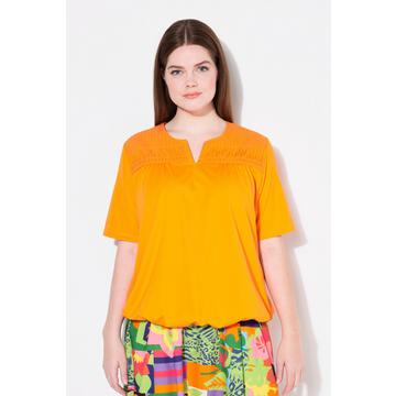 T-shirt, manches courtes et col V. Base élastique. Plis fantaisie