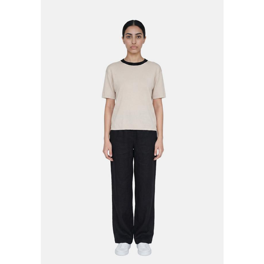 Chiara Ferretti Blusa nera con colletto contrastante  