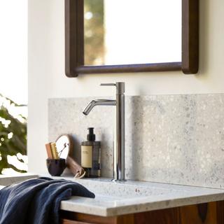 Tikamoon Fliesenspiegel aus Premium-Terrazzo Moon 120 cm Ava  