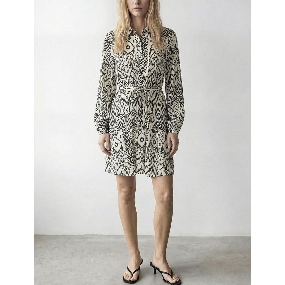 Kurzes Kleid mit langen Ärmeln und Printmuster