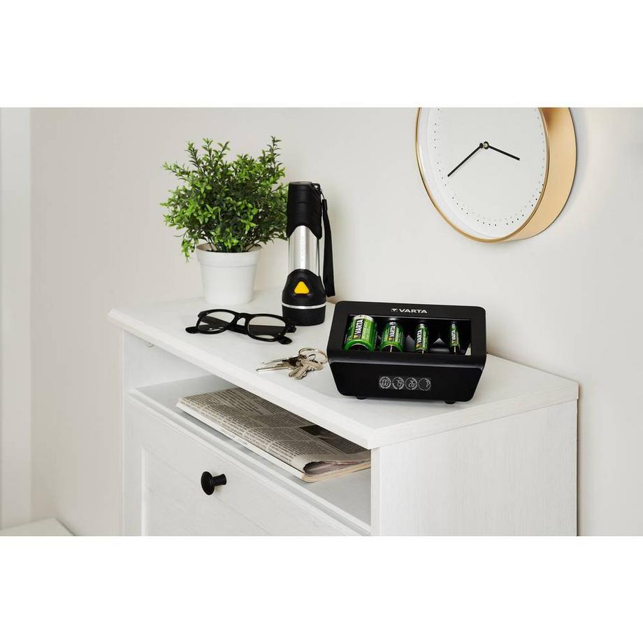 VARTA  LCD Universal Charger 