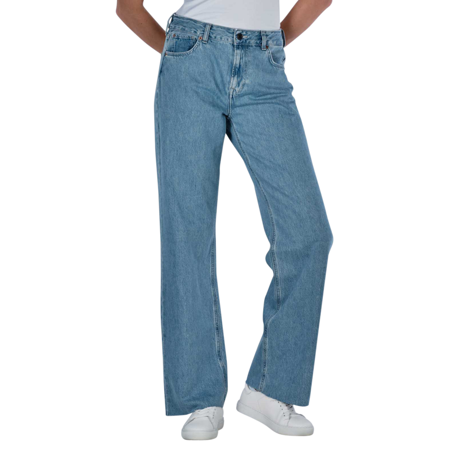 Hazel Loose Fit
