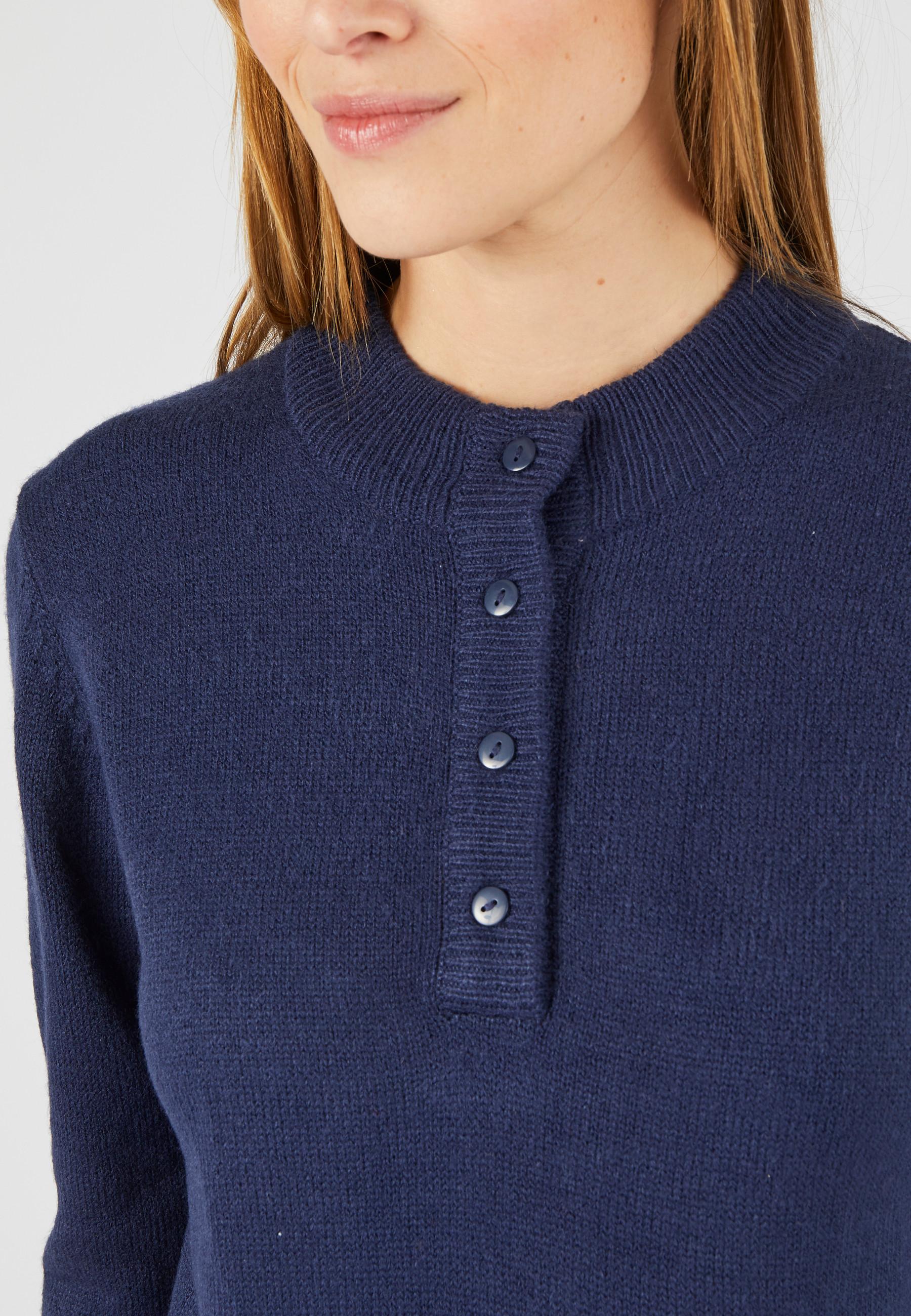 Damart  Pull col montant, maille jersey souple. 