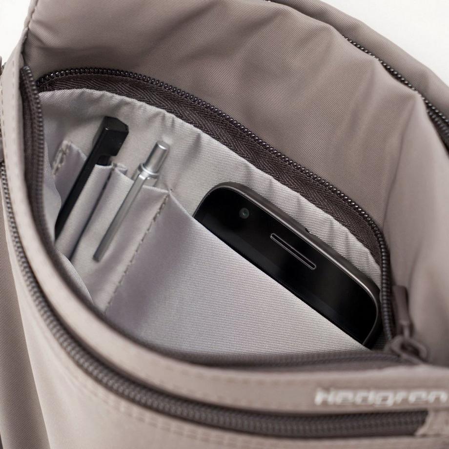 Hedgren Leonce Small Vertical Crossover RFID Tasche  