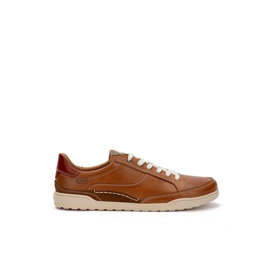 Sneakers arenal