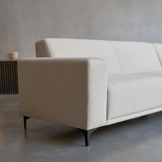 Tikamoon Ecksofa mit Eckelement rechts und ecrufarbenem Stoffbezug 300 x 150 cm ,5-Sitzer Lars  