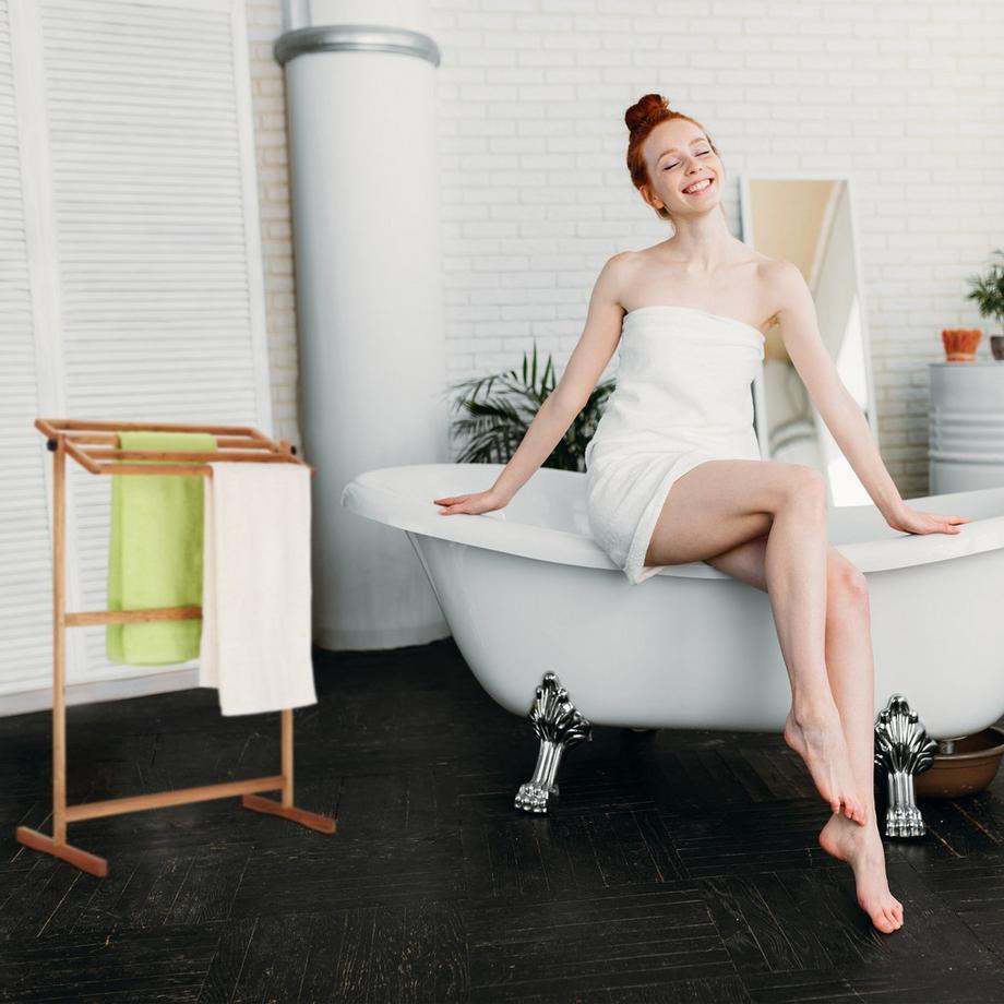 B2X Handtuchhalter stehend aus Walnussholz  