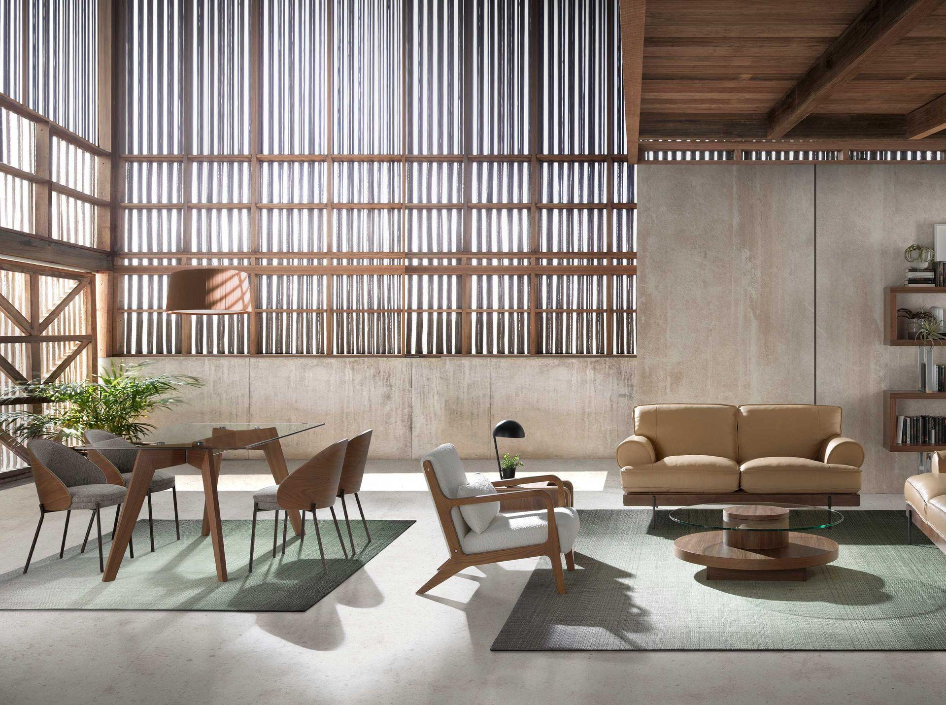 ANGEL CERDA Stuhl ausem Stoff und Nussbaumholz  