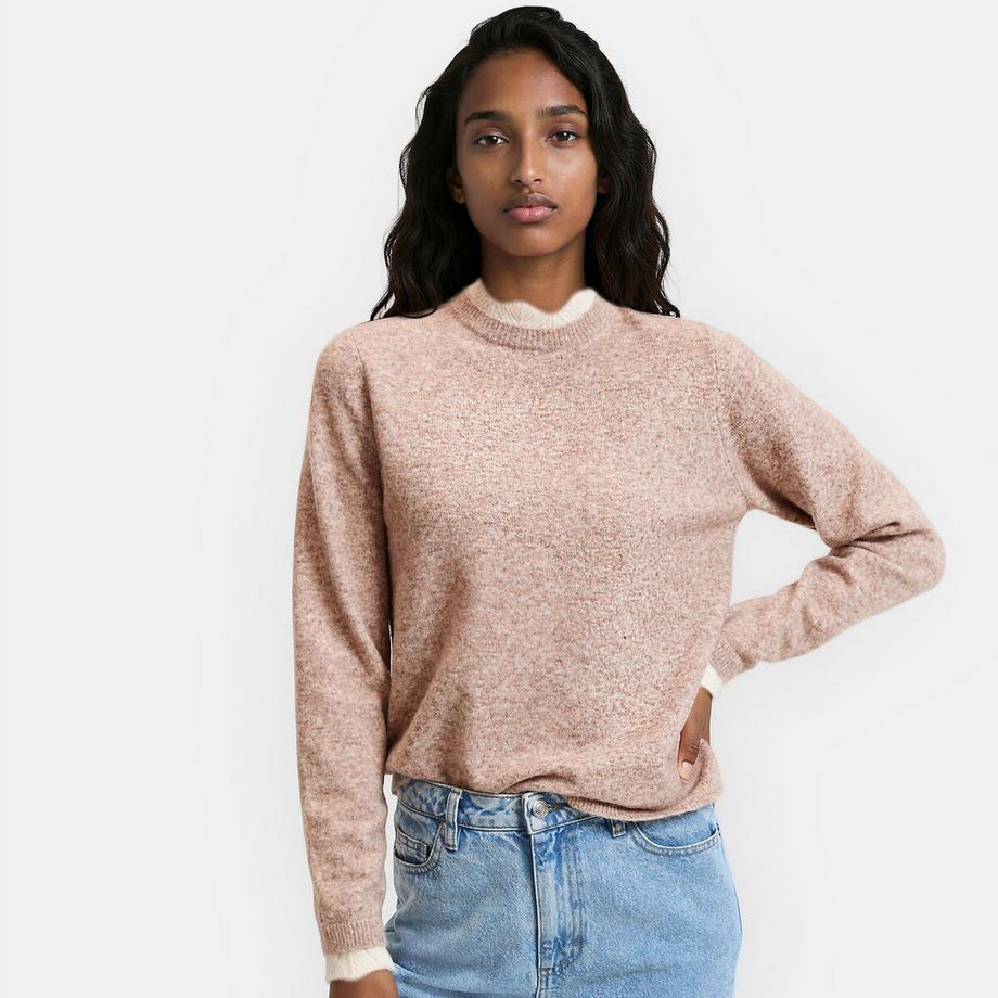 Pull avec détails fantaisie au col