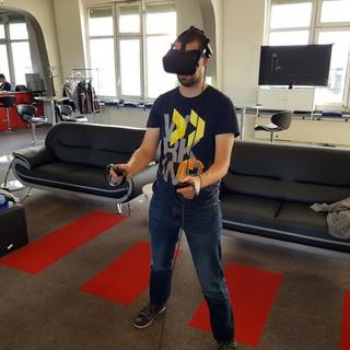 Geschenkidee  Flugzeugsimulator in VR in Basel (für 4 Personen) 