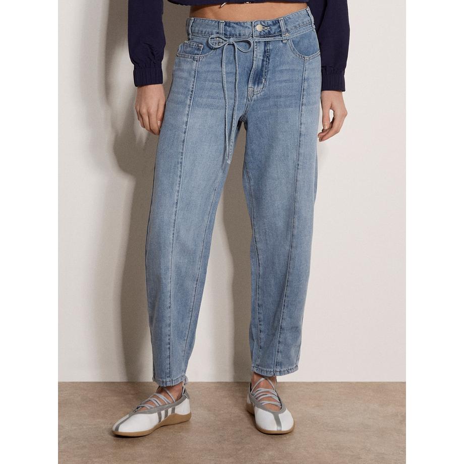Mai Jeans mit Bindegürtel und geradem Bein