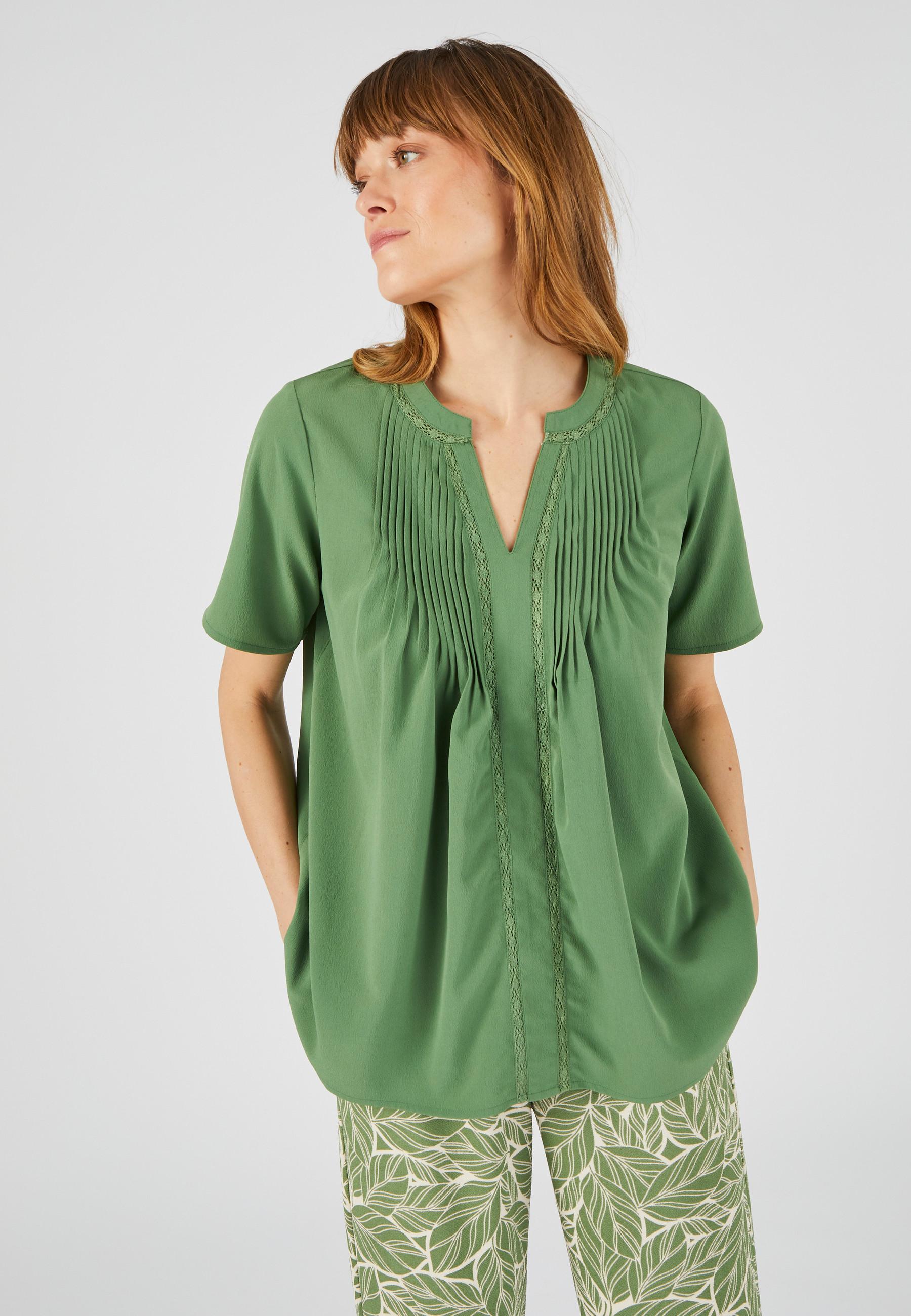 Damart  Blouse à plis et macramé 