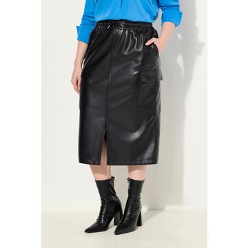 Jupe en simili-cuir. Poches, taille élastique et pli d'aisance.