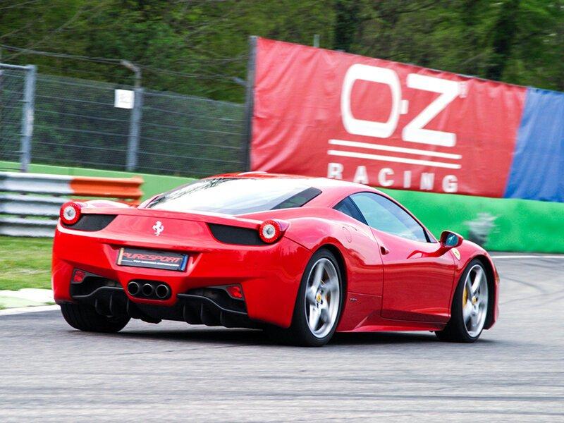 Smartbox  Séance de pilotage au volant d'une Ferrari F458 Italia sur le circuit de Monza - Coffret Cadeau 