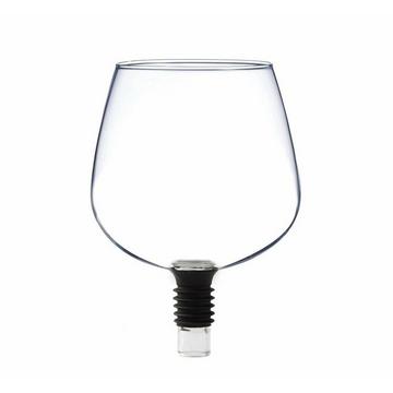 Lustiges Weinglas zur Weinflasche