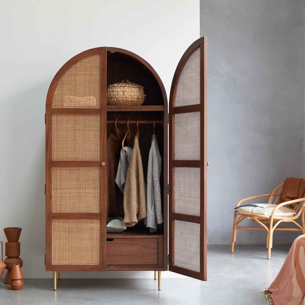 Tikamoon Armoire en orme et cannage Lisbeth  