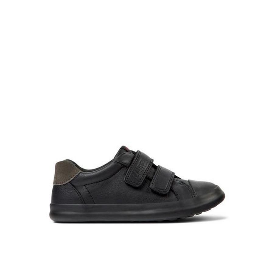 Sneakers Pursuit