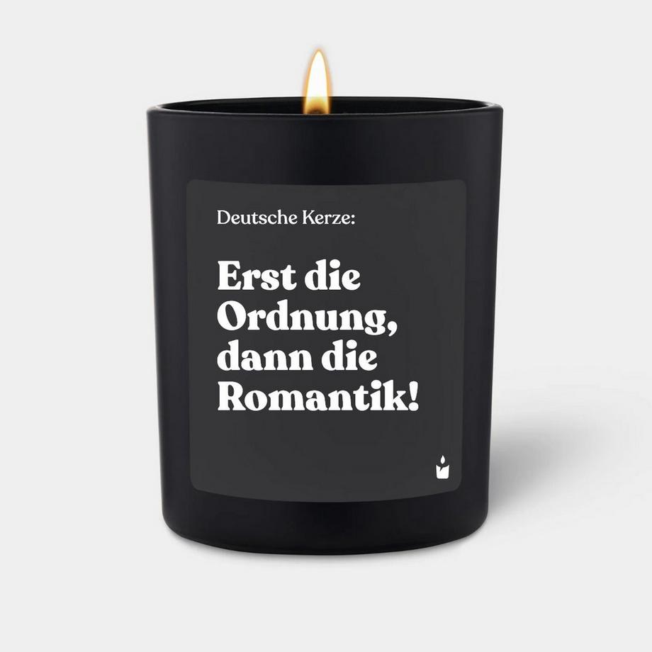 CandleHand Duftkerze Schwarz Woody Deutsche Kerze: Erst die Ordnung, dann die Romantik!  