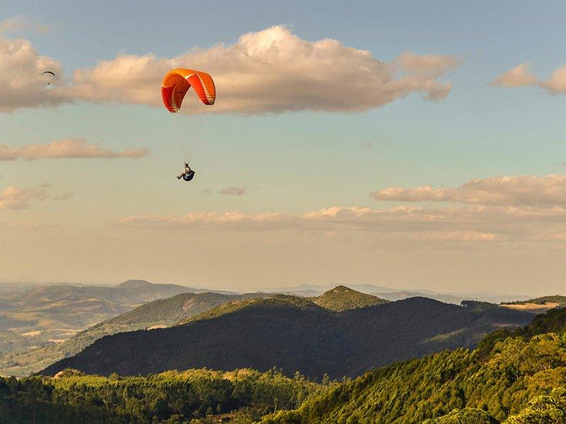 Smartbox  2 jours avec souper, spa et 1 vol en parapente au-dessus du mont Blanc pour 2 - Coffret Cadeau 