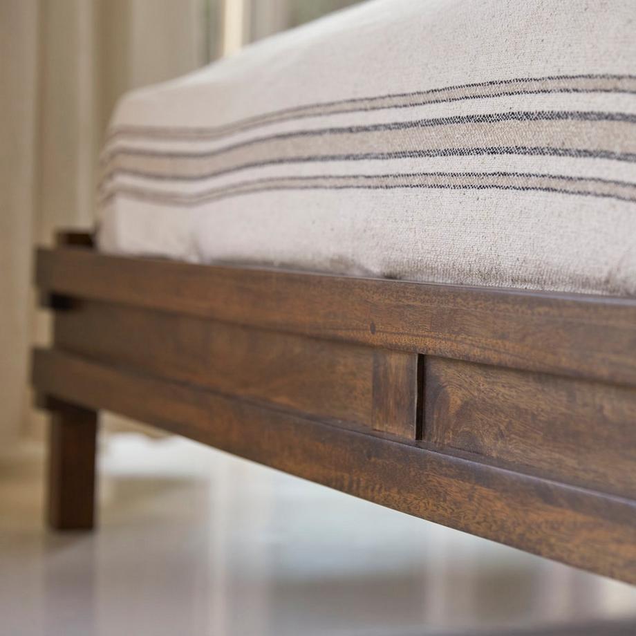 Tikamoon Bett aus massivem Mangoholz 160x200 cm Arko  