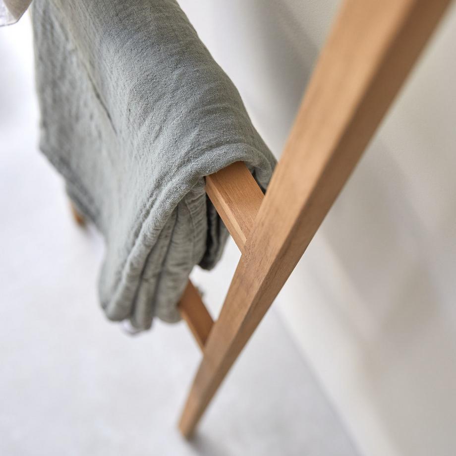 Tikamoon Porte serviette en teck massif Galyno  