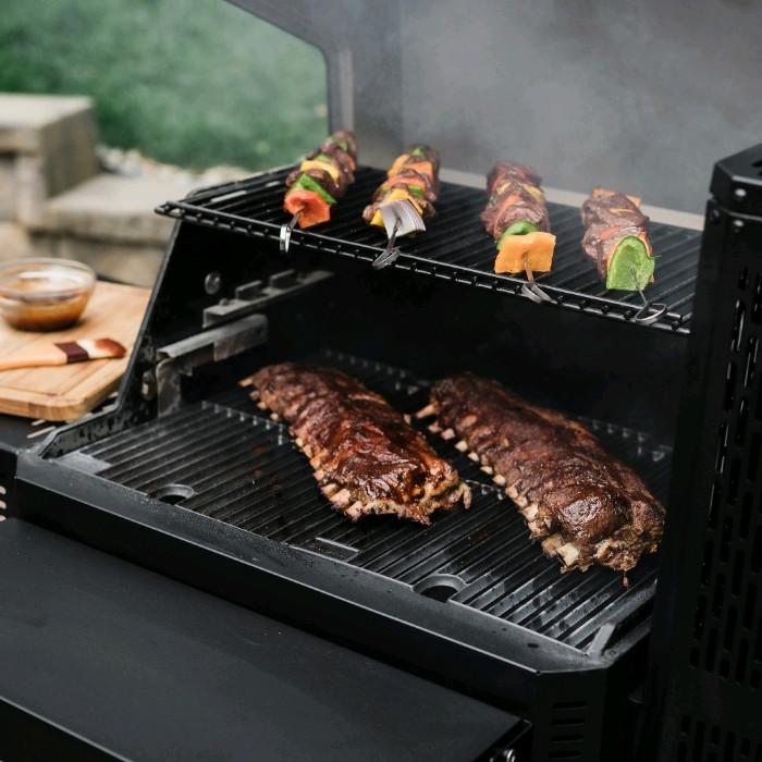 Masterbuilt  MB20041423 - Gravity Series 600 Digitaler Holzkohlegrill + Smoker 