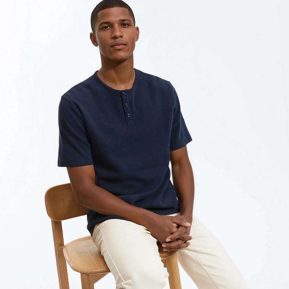 T-shirt col tunisien manches courtes