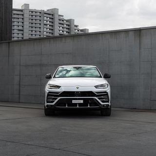 Geschenkidee  Conduire une Lamborghini Urus - 6 heures sans limite de kilométrage (pour 1 personne) 