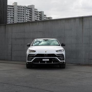 Conduire une Lamborghini Urus - 6 heures sans limite de kilométrage (pour 1 personne)