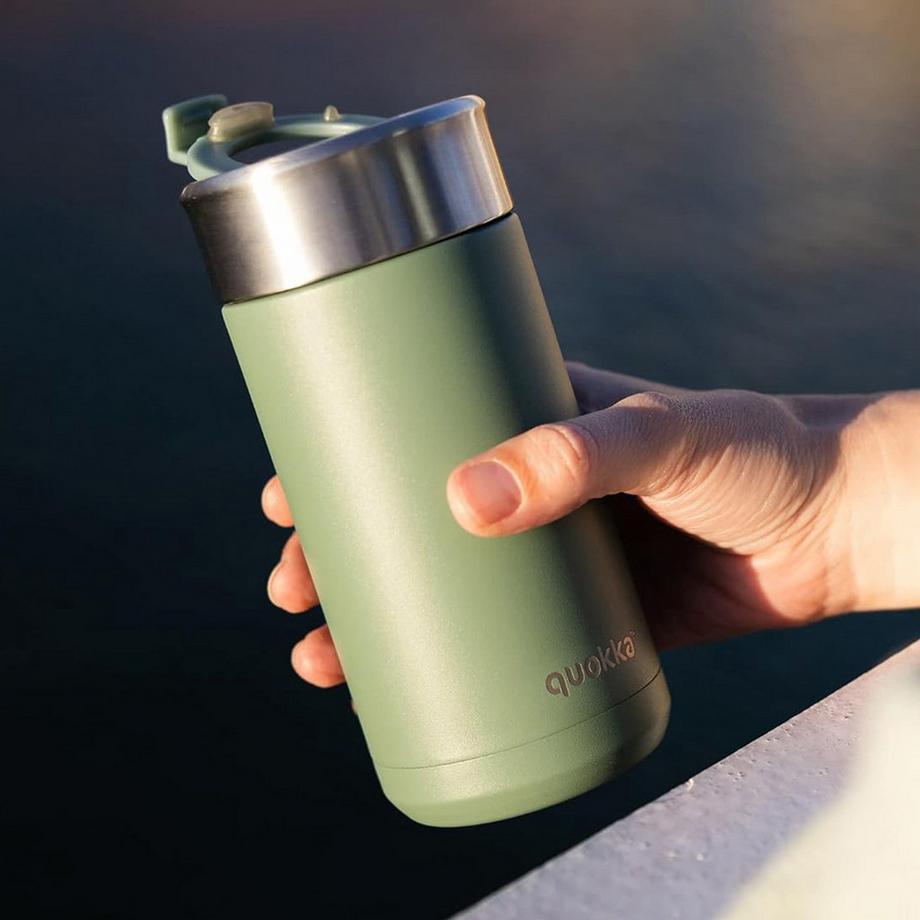 Quokka Boost Pine - Thermosbecher mit Sieb - Thermos Kaffee- und Teebecher  