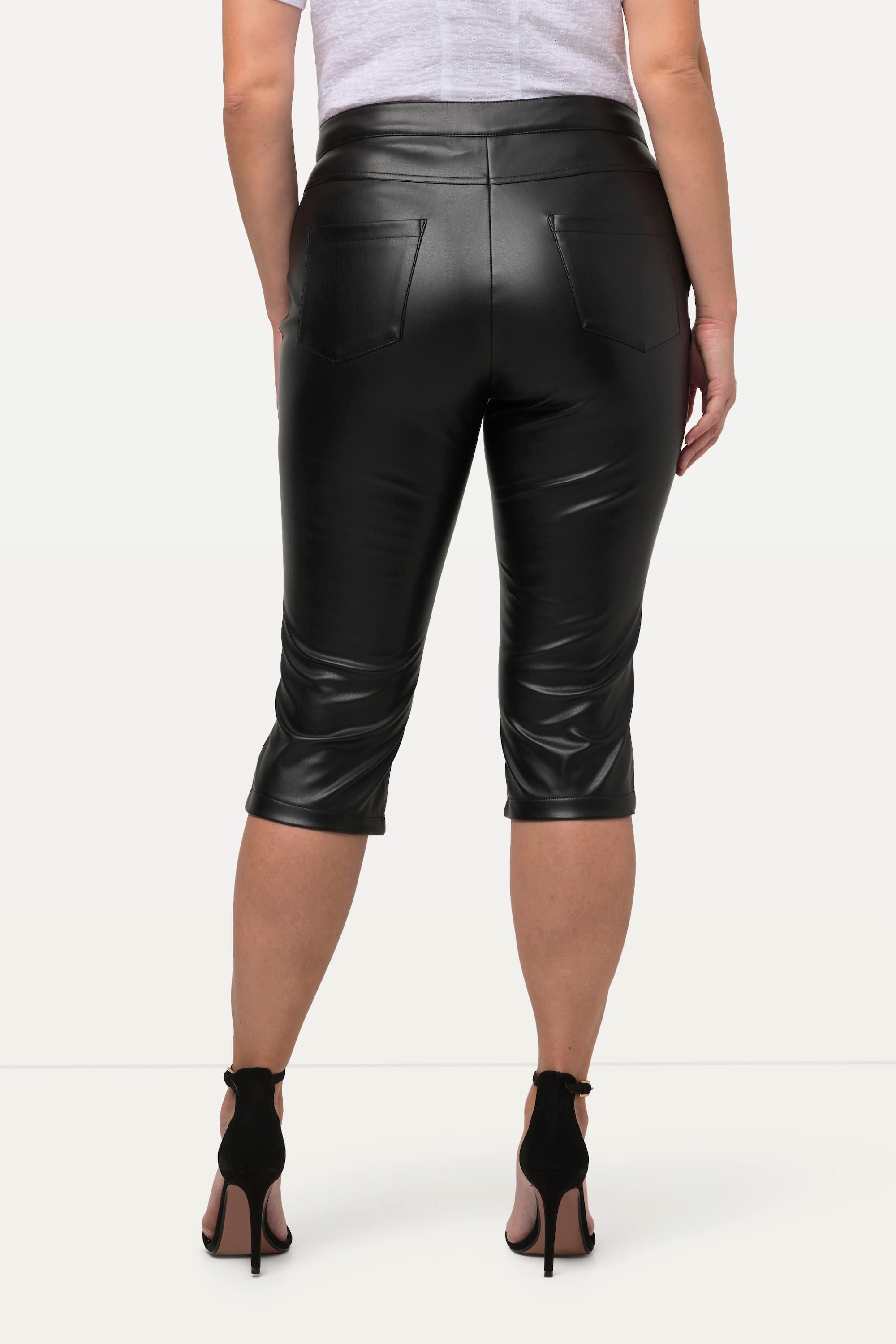 Ulla Popken  Pantaloni Capri modello Sienna in tradizionale stile Tracht con effetto pelle e zip 