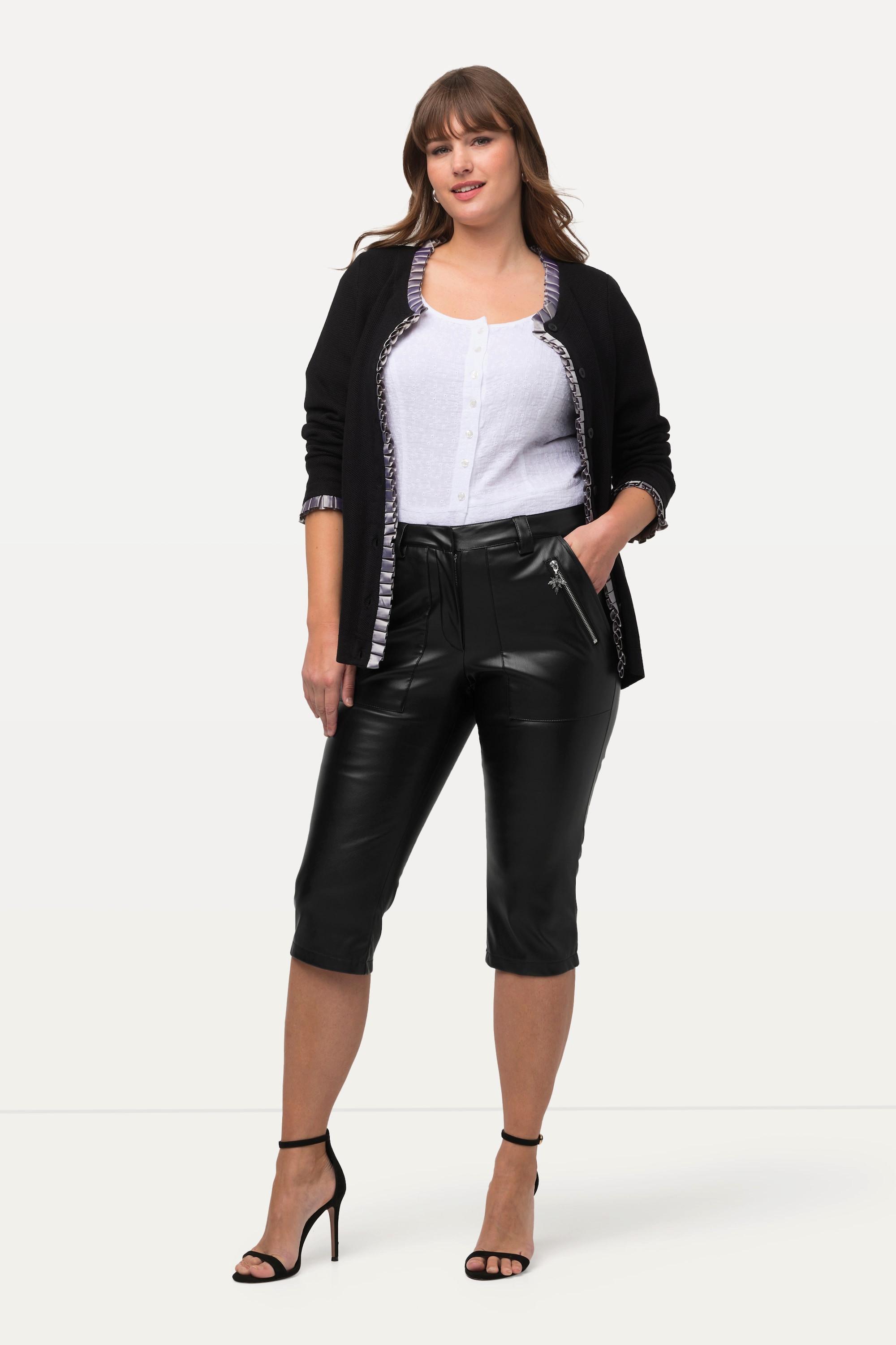 Ulla Popken  Pantaloni Capri modello Sienna in tradizionale stile Tracht con effetto pelle e zip 