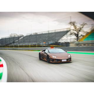 Smartbox  1 giro alla guida di una Lamborghini Huracán EVO sul circuito di Hockenheim - Cofanetto regalo 