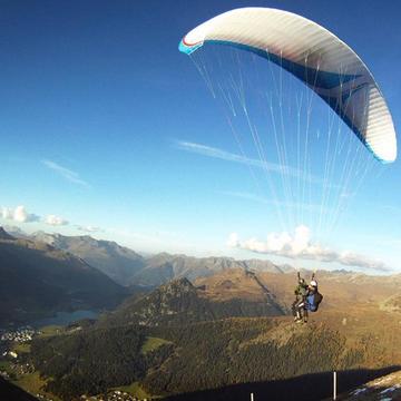 Gleitschirmfliegen halber Tag in Davos (1 Person)