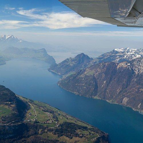 Geschenkidee  Rundflug 100 Minuten - 3 mögliche Routen (für 2 Personen) 